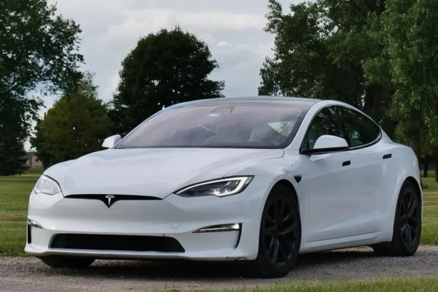Tesla Model S Plaid Özellikleri ve İncelemesi